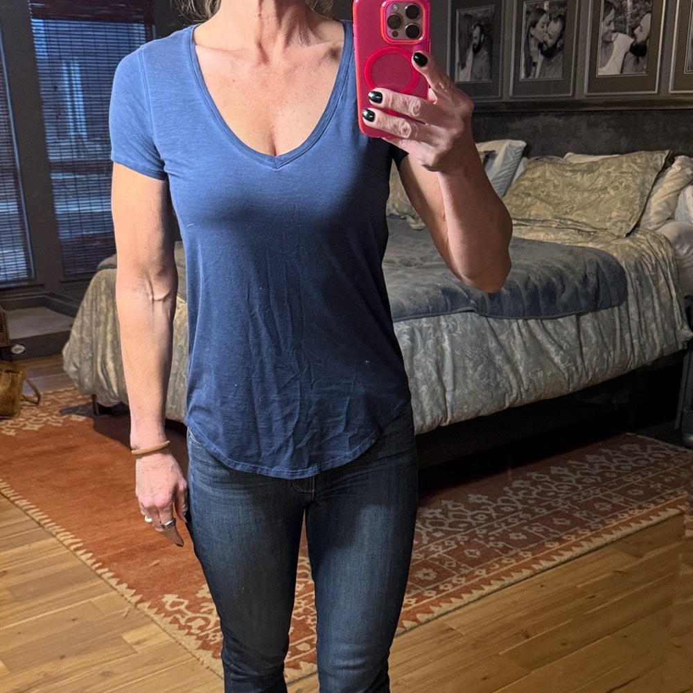 lululemon athletica French Navy V-Neck Love Tee 4 Pima Cotton blend